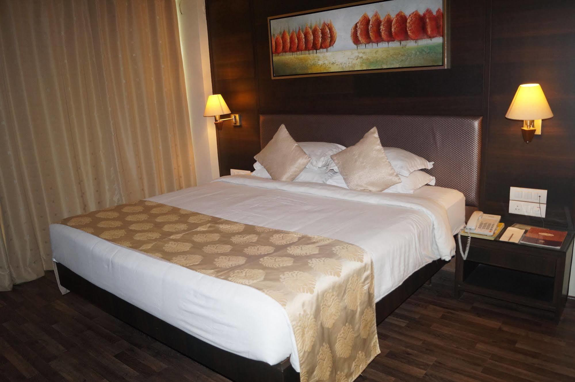 The President-A Boutique Hotel Ahmedabad Exterior photo
